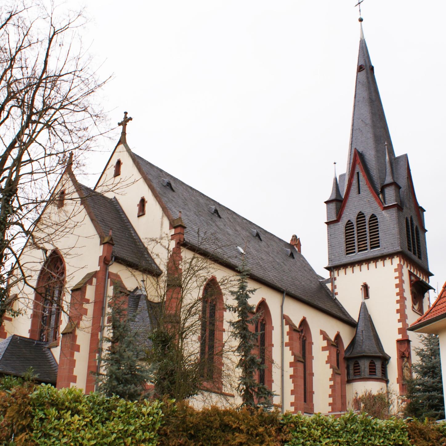 Blick auf die Kirche Maria Himmelfahrt im Ortsteil Bad Münster