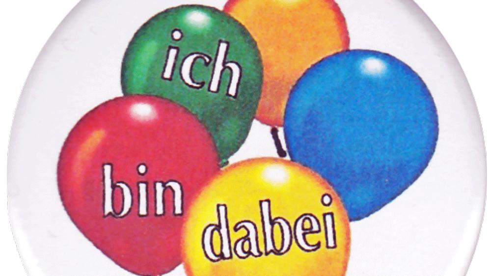 Das Bild zeigt fünf bunte Luftballons mit dem Schriftzug 'Ich bin dabei'