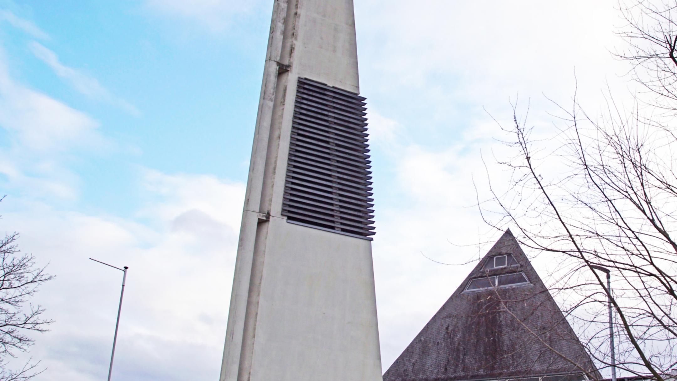 Das Bild zeigt die St.-Wolfgang-Kirche von der Eingangsseite her.
